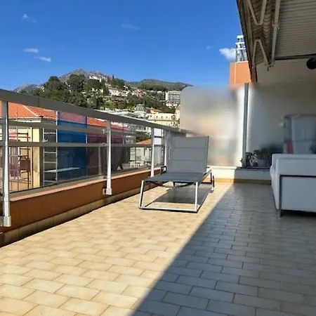 With Sunny Terrace Air Conditioning Appartement Menton