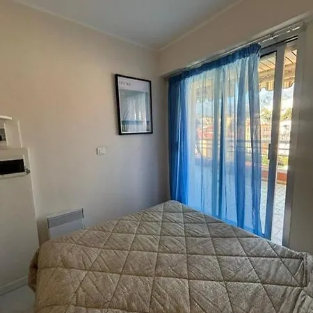 With Sunny Terrace Air Conditioning Appartement Menton